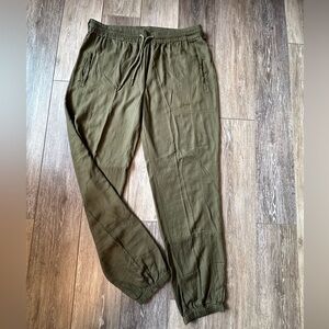 🛍️ K. Jordan 100% Viscose Jogger pants never worn condition excellent.